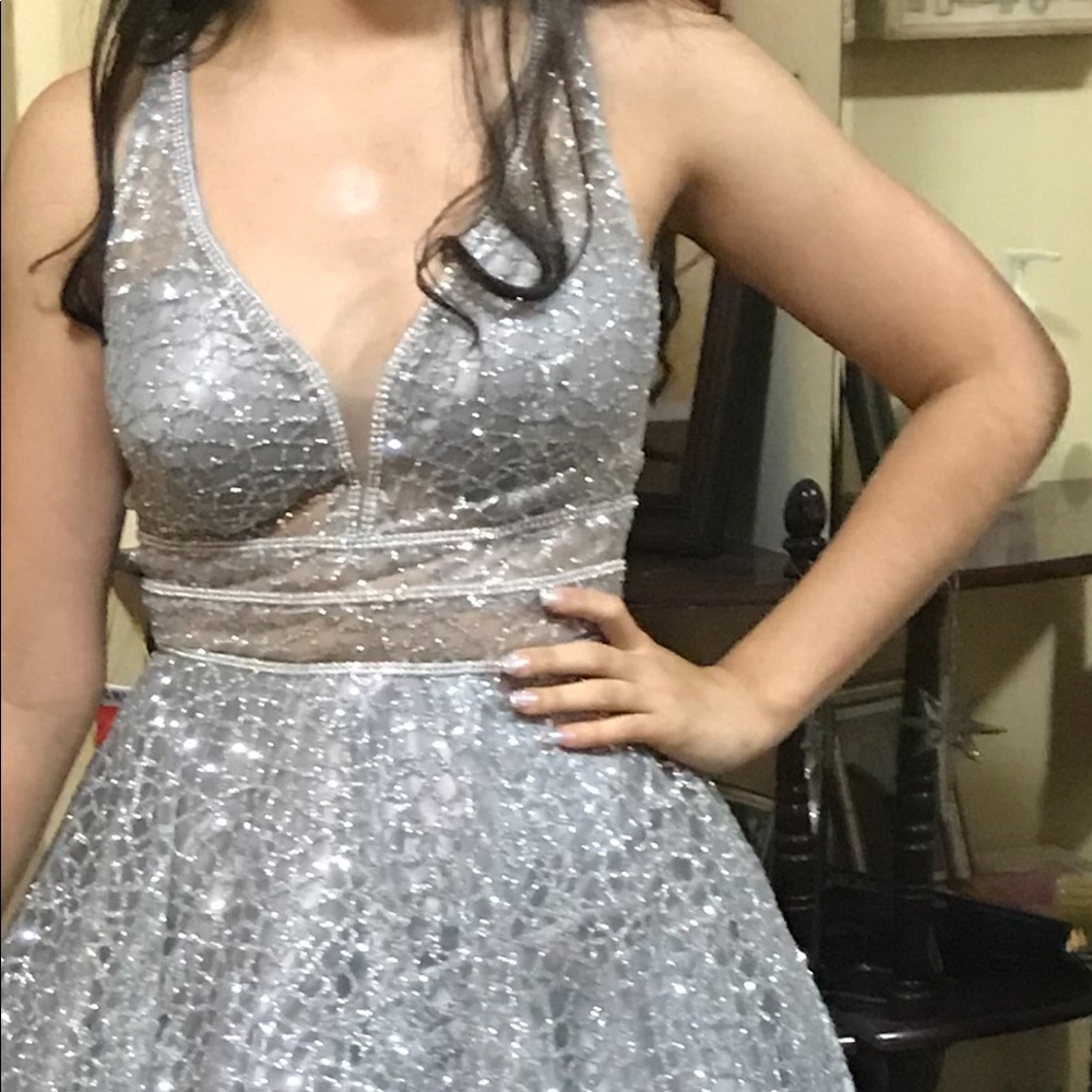 Beautiful short dress for Prom.